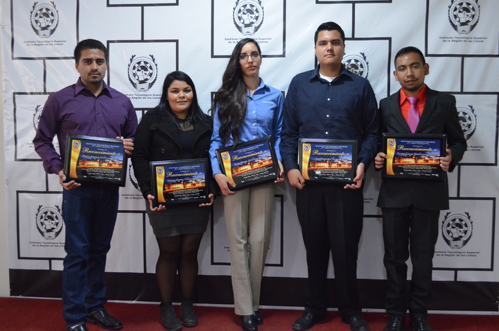 117 profesionistas egresan del ITSRLL