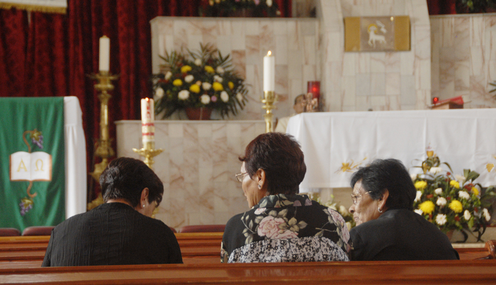 Mujeres son mayoría también en la iglesia