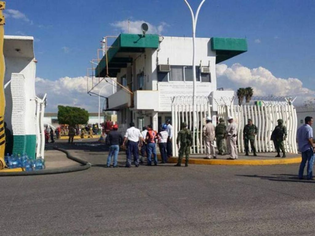 Reporta Pemex explosión en refinería de Salamanca