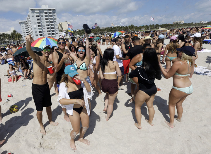 Feds warn against spring break travel to Mexico