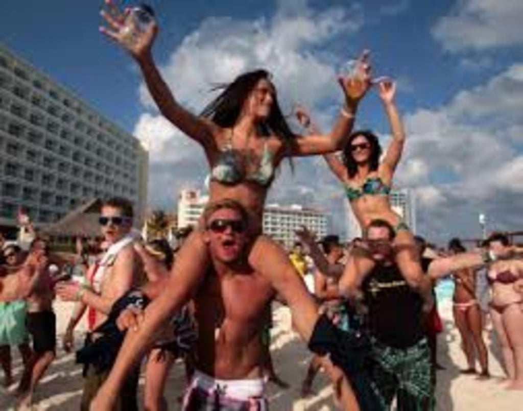 Estadounidenses en Cancún gritan 'Construyan ese muro'