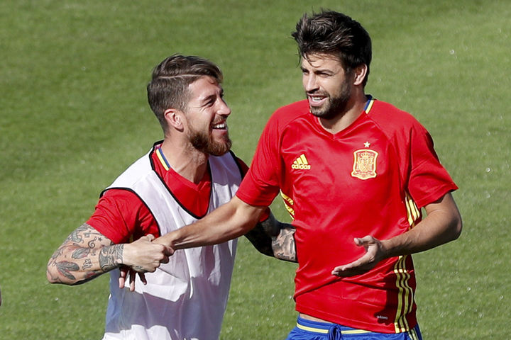 Ramos y Piqué fortalecen la ‘Roja’