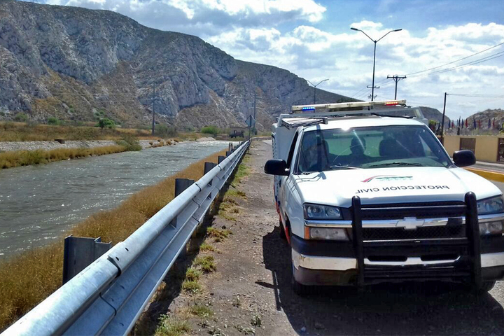 Se desborda un canal de riego en Torreón; piden tomar precauciones