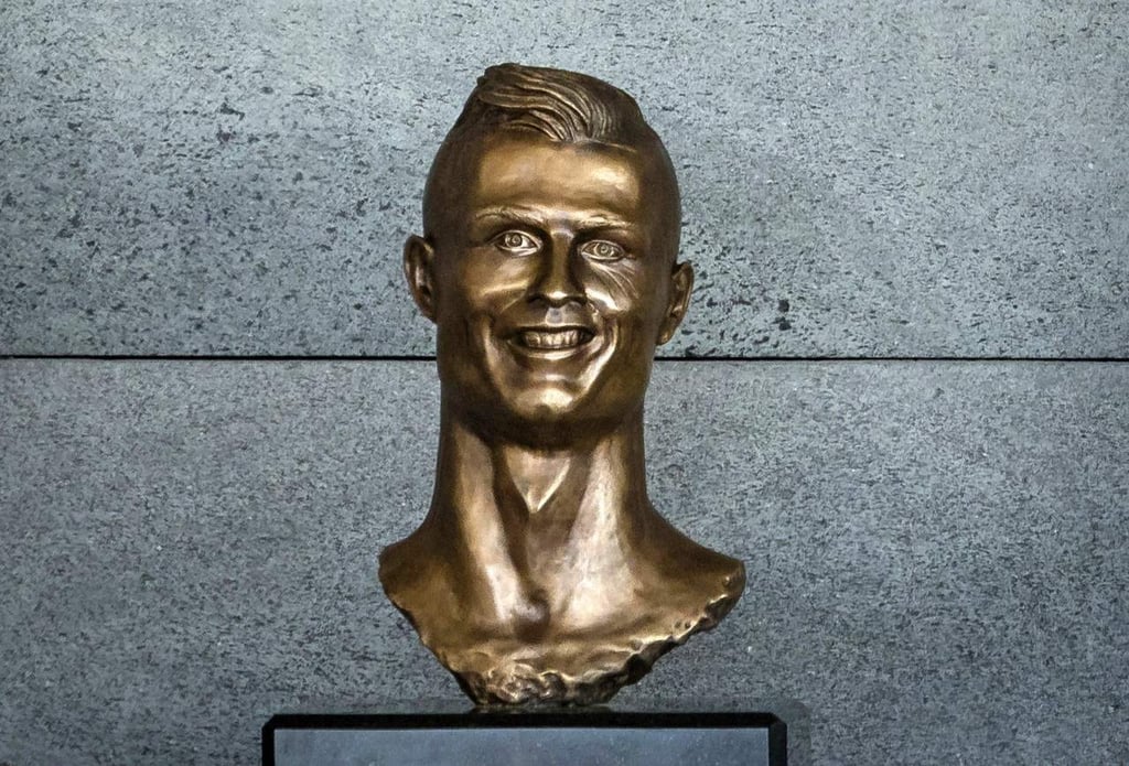 Critican el busto de Cristiano Ronaldo