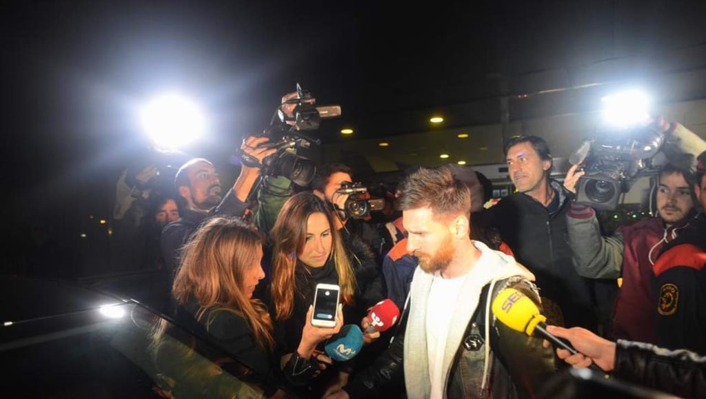 Messi elude a los periodistas a su regreso a Barcelona