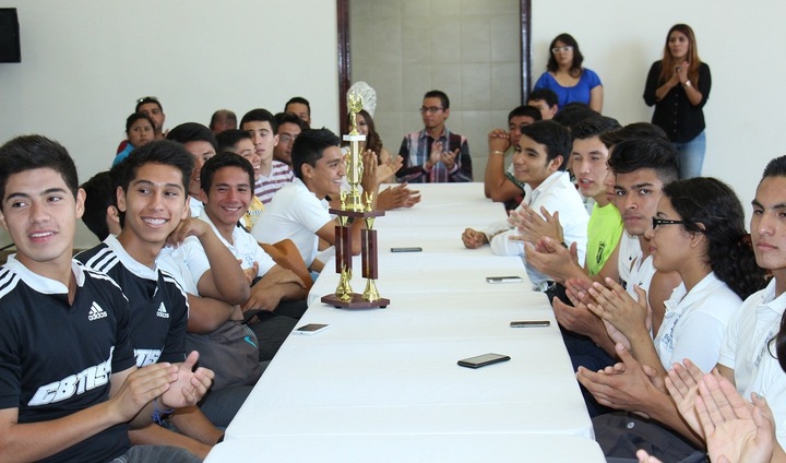 Convocan a Premio de la Juventud 2017