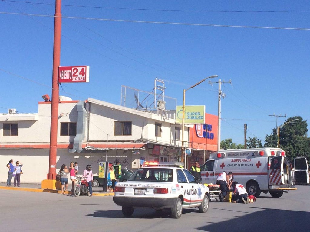 Pareja en moto sufre accidente en Gómez Palacio