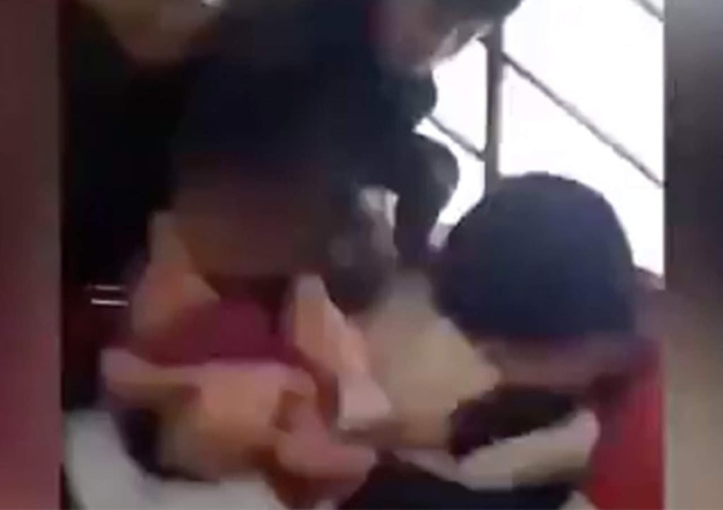 Capturan a niños de primaria 'molestando' a su compañera