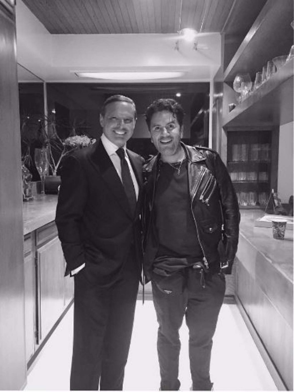 Luis Miguel reaparece junto a estilista famoso de EU