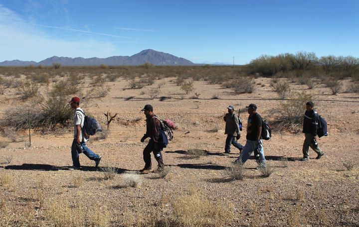 Bajan detenciones en frontera de EU