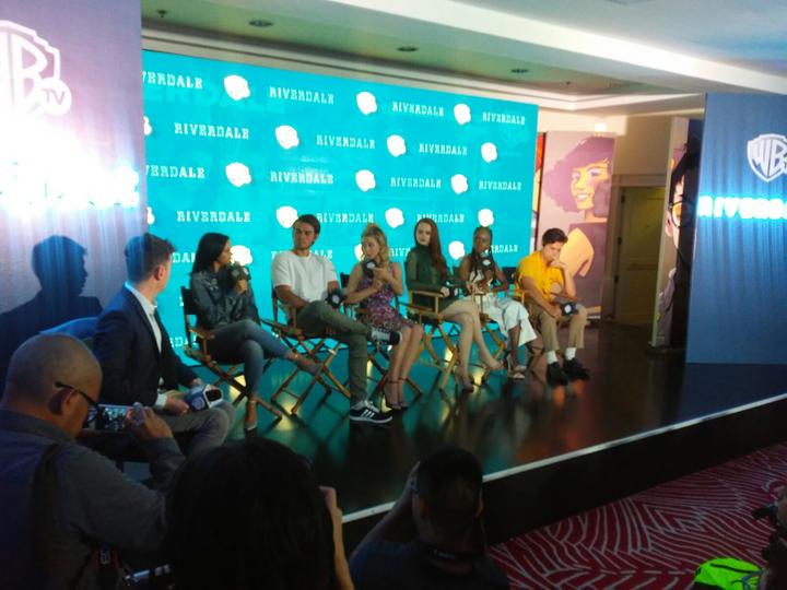 Elenco presenta 'Riverdale' en Ciudad de México