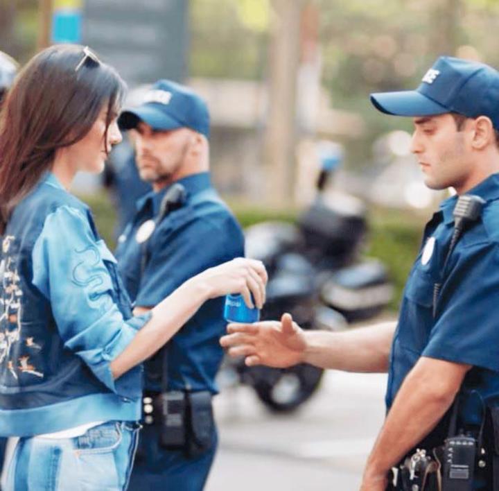 Retiran anuncio de Kendall Jenner