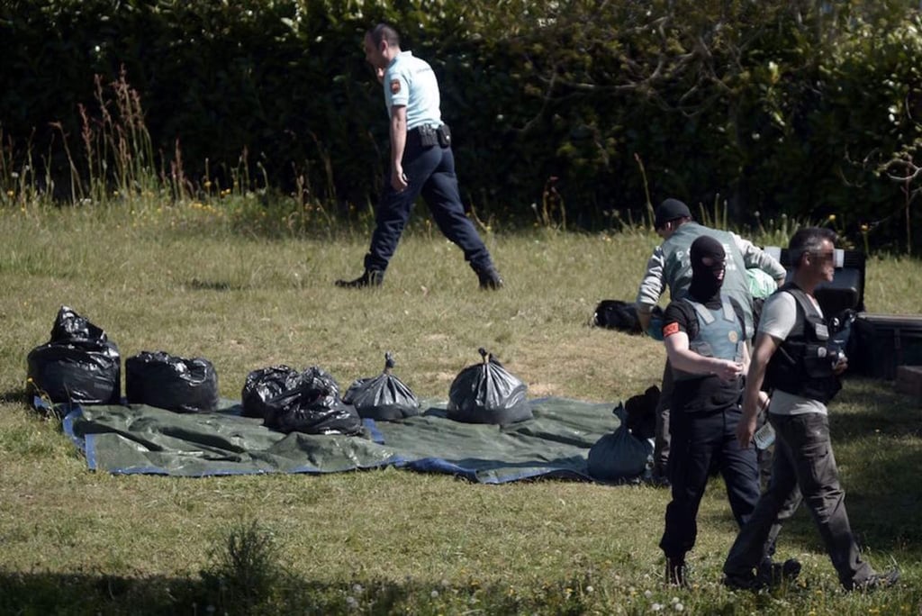 Entrega ETA 120 armas y 3 toneladas de explosivos