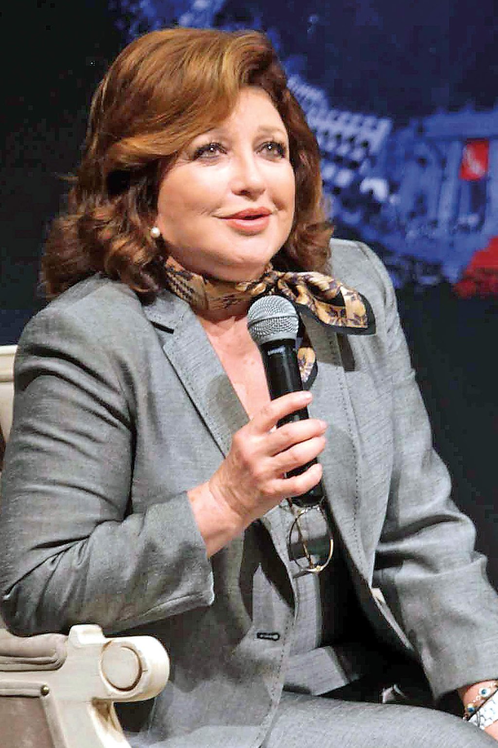 Manda Angélica María buenos deseos a José José
