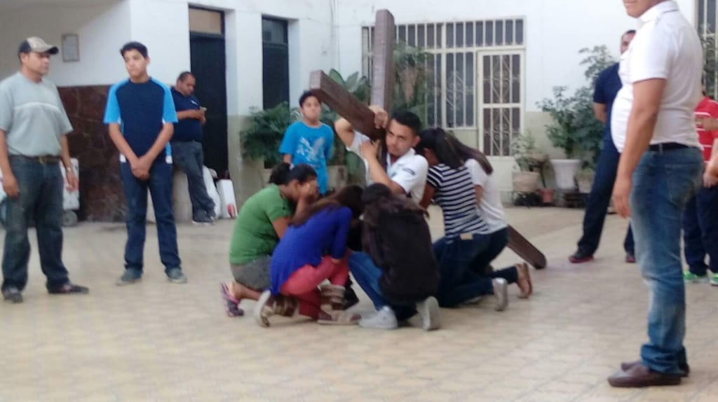 Listos jóvenes actores del Vía Crucis