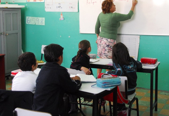 Comisionados vuelven a aulas