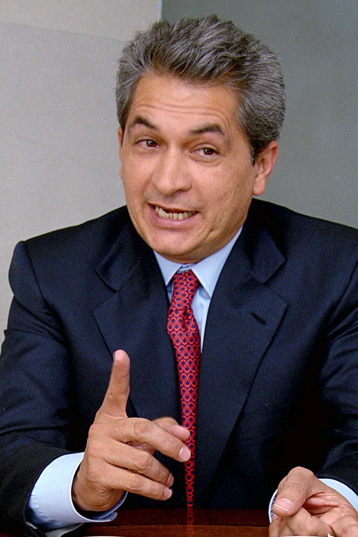 Ex-governor arrested in Italy to face charges in U.S.