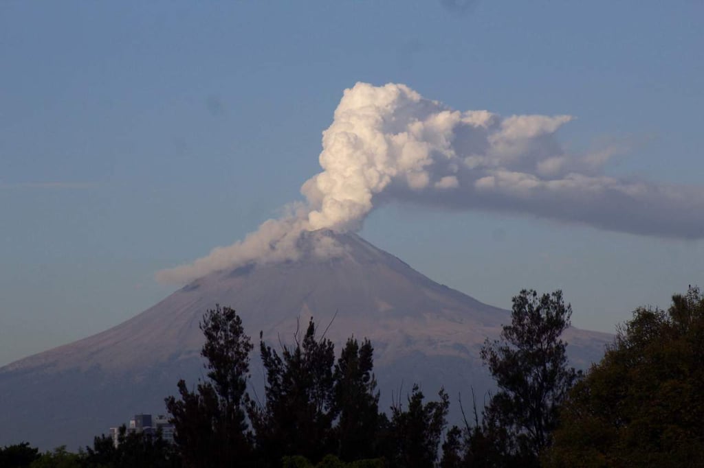 Emite tres explosiones el volcán Popocatépetl