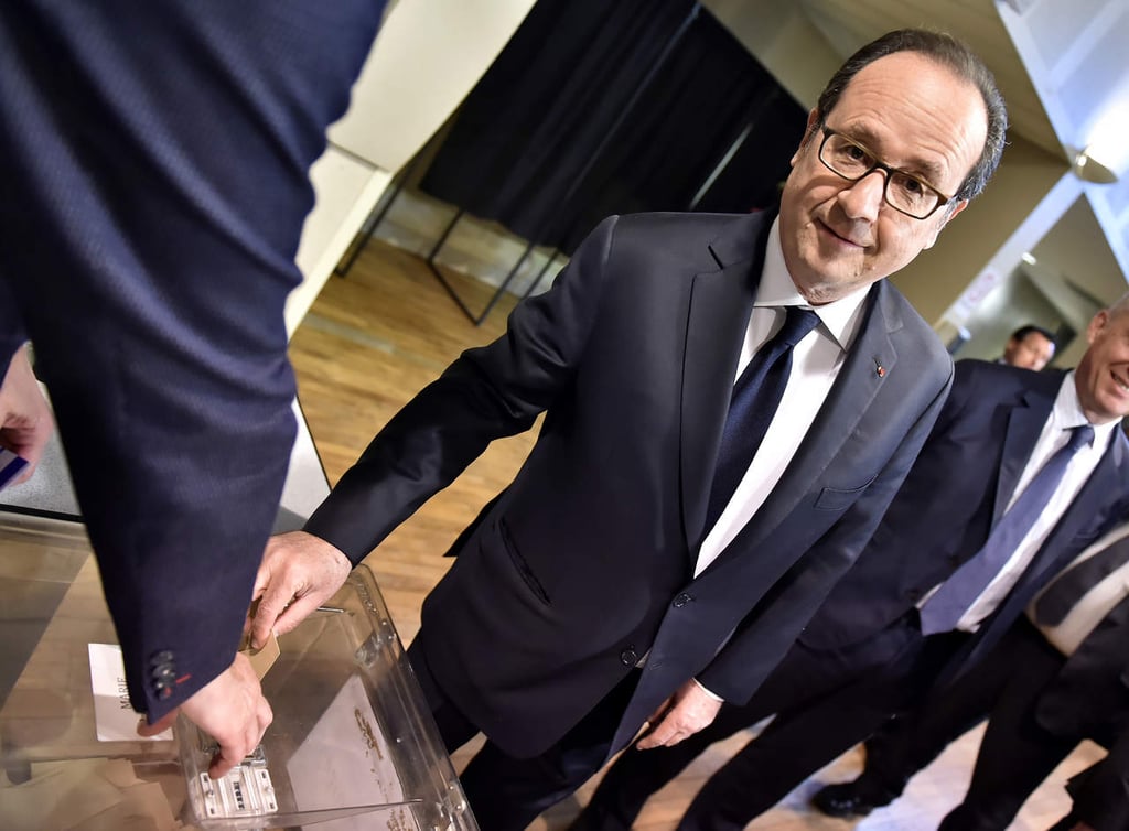 Anuncia Hollande que votará por Macron en segunda vuelta