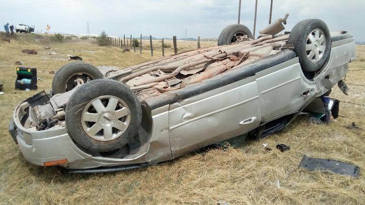 Vuelca automóvil en la Durango-Torreón
