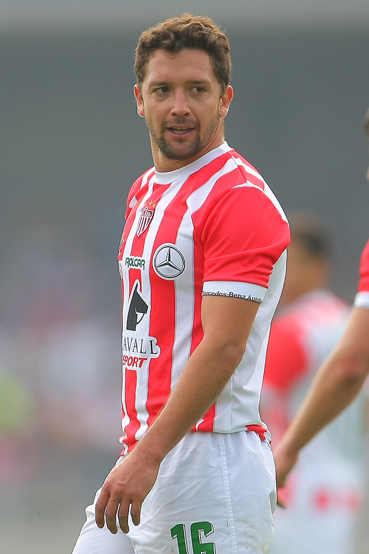 Iturra presume la permanencia de Necaxa