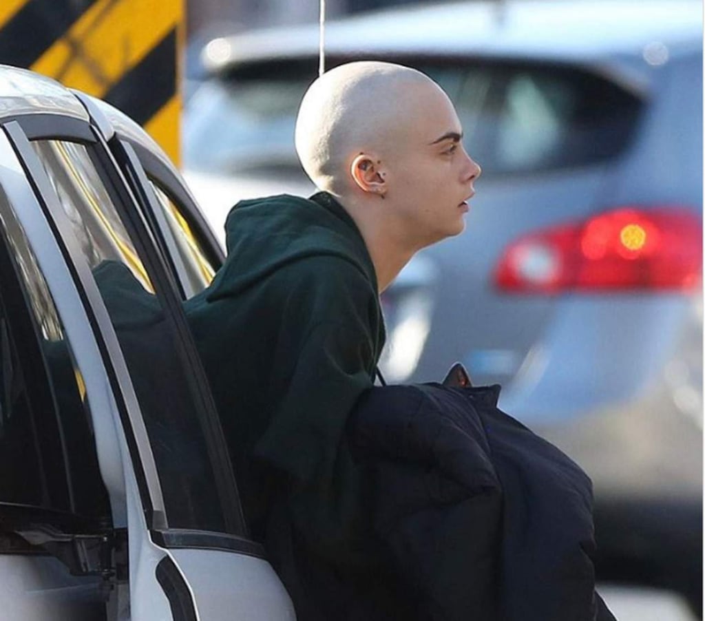 Cara Delevingne sorprende con su cabeza completamente rapada