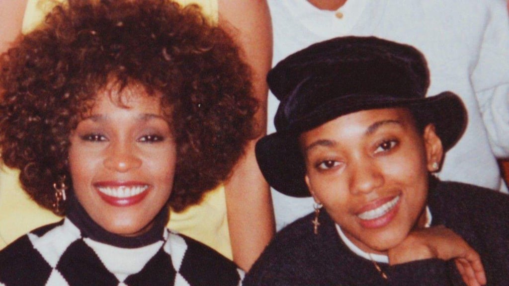 Sale a la luz romance entre Whitney Houston y su amiga