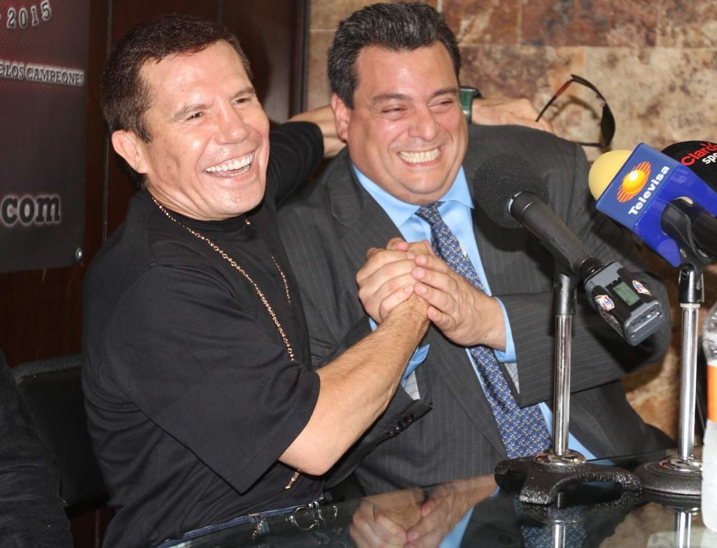 Confia Julio César Chávez en victoria de su hijo frente a 'Canelo'