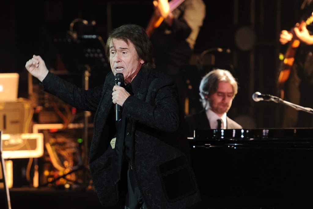 1943: Ve la primera luz Raphael, cantante y actor español de fama internacional