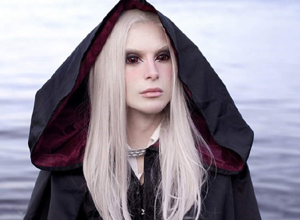 Hombre se somete a varias cirugías para parecer un elfo