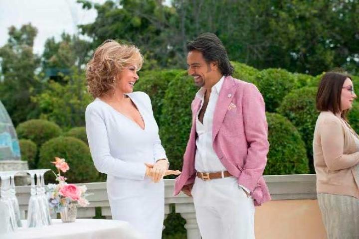 'Cómo ser un Latin Lover', líder en taquilla