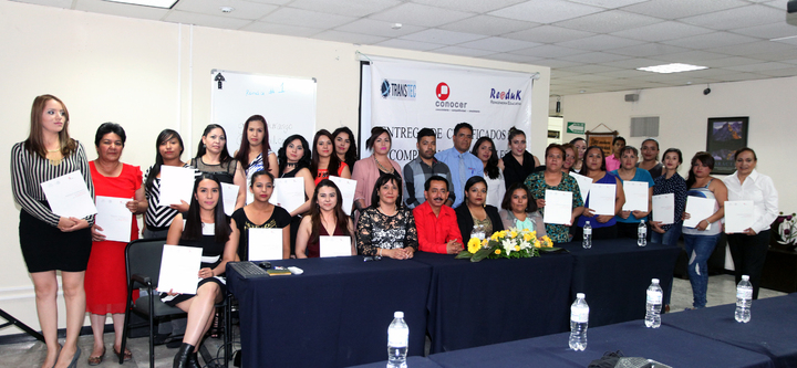 Entregan certificados de competencias laborales