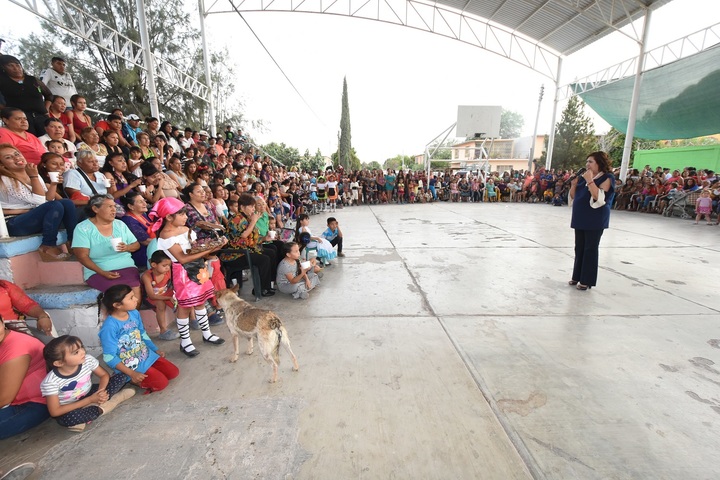 Festejan a las madres de comunidad rural