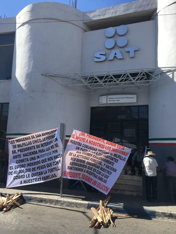 Toman instalaciones del SAT en Durango