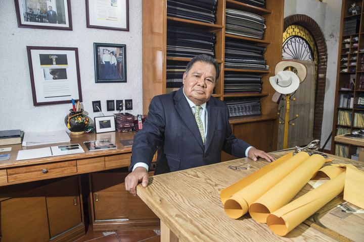 El indígena mixteco que viste a los más ricos