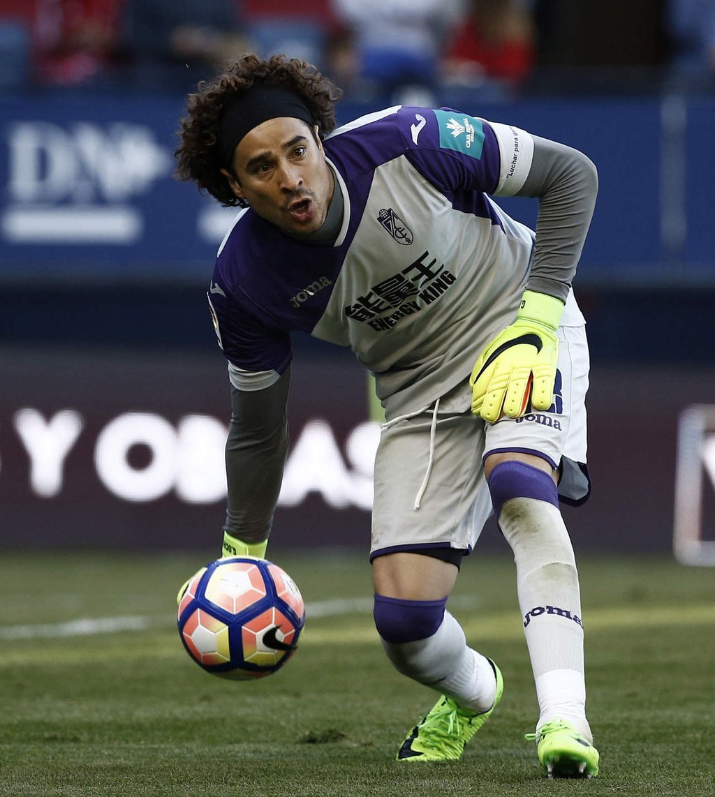 ¿Qué pasará con Guillermo Ochoa con el Granada descendido?