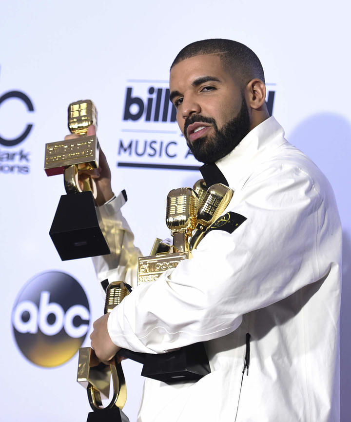 Drake rompe récord en los Billboard