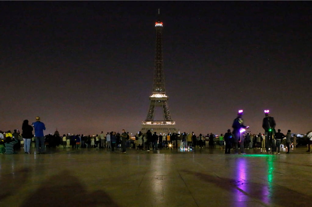 París apaga la Torre Eiffel en solidaridad con la comunidad copta y Egipto