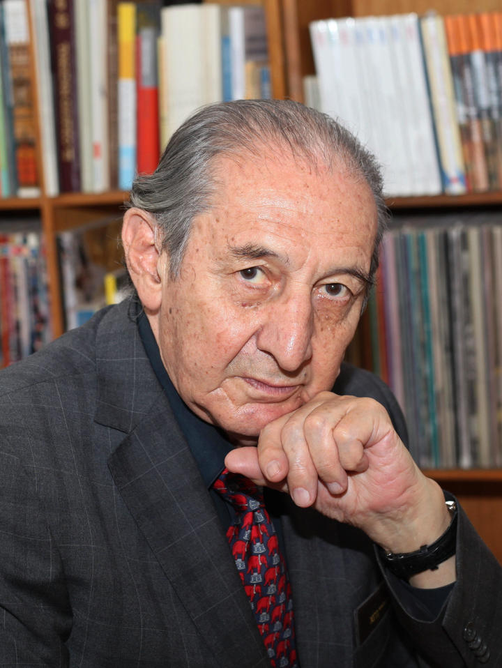 Entregarán Premio Carlos Fuentes en Los Pinos