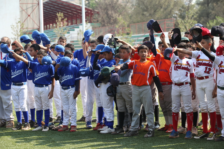 Premian a los mejores elementos de las Ligas Unidas de Béisbol Infantil de Durango