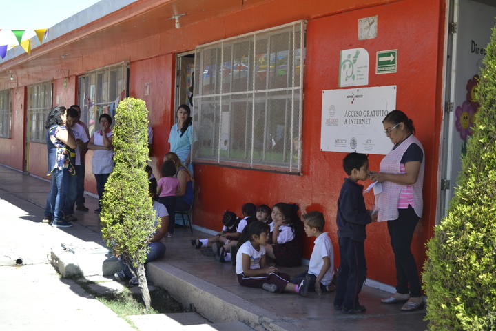 Evaluarán programa de uniformes escolares