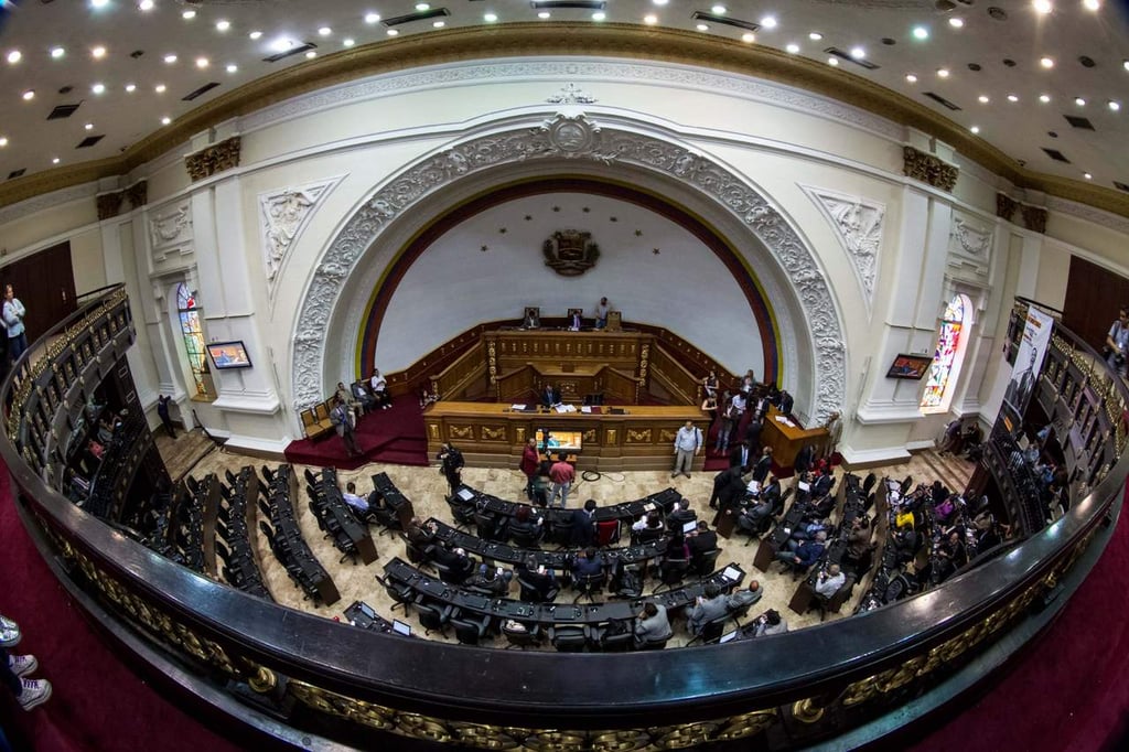 Rinde homenaje Parlamento venezolano a 'símbolos' de protesta opositora