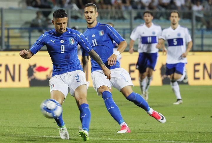 Italia golea en amistoso