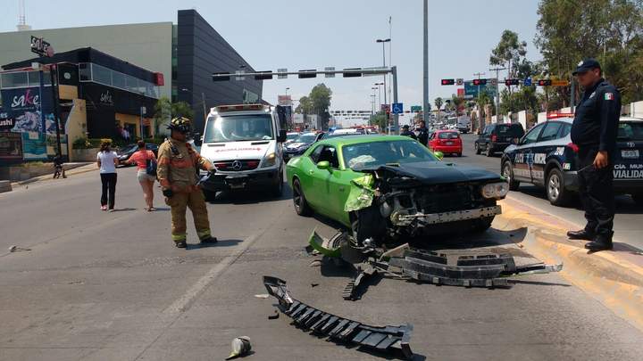 Choque deja dos menores lesionados