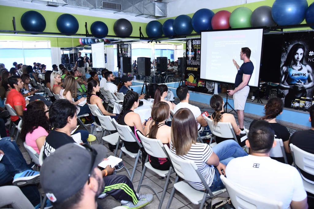 Comparten seminario de fitness para damas