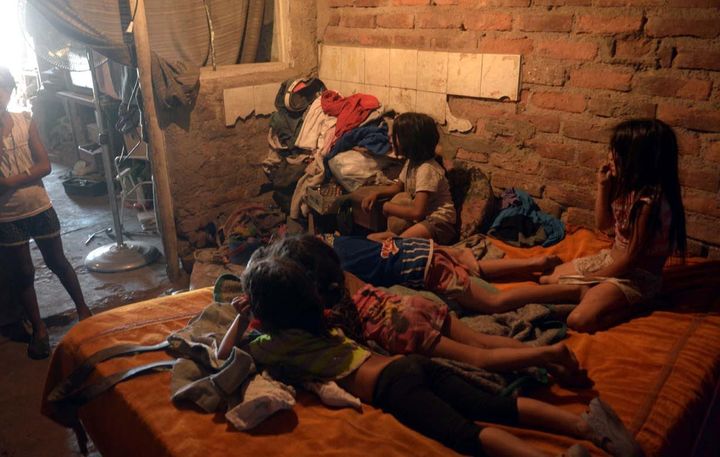 Viven hasta 5 familias en una casa