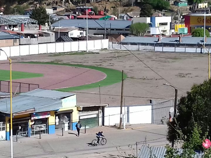 Retoman obras a medias en Pueblo Nuevo