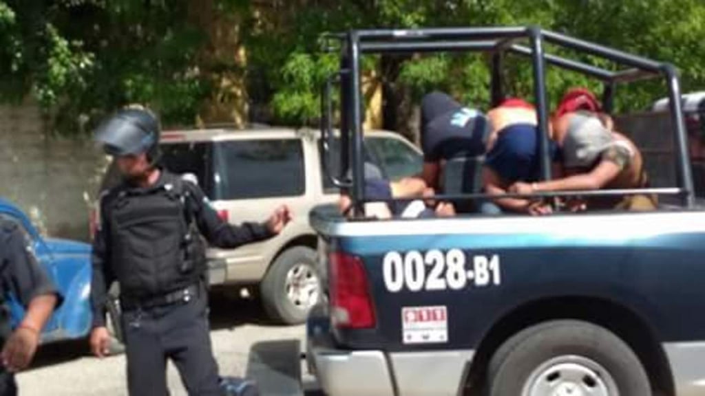 En Aguascalientes detienen a 25 normalistas