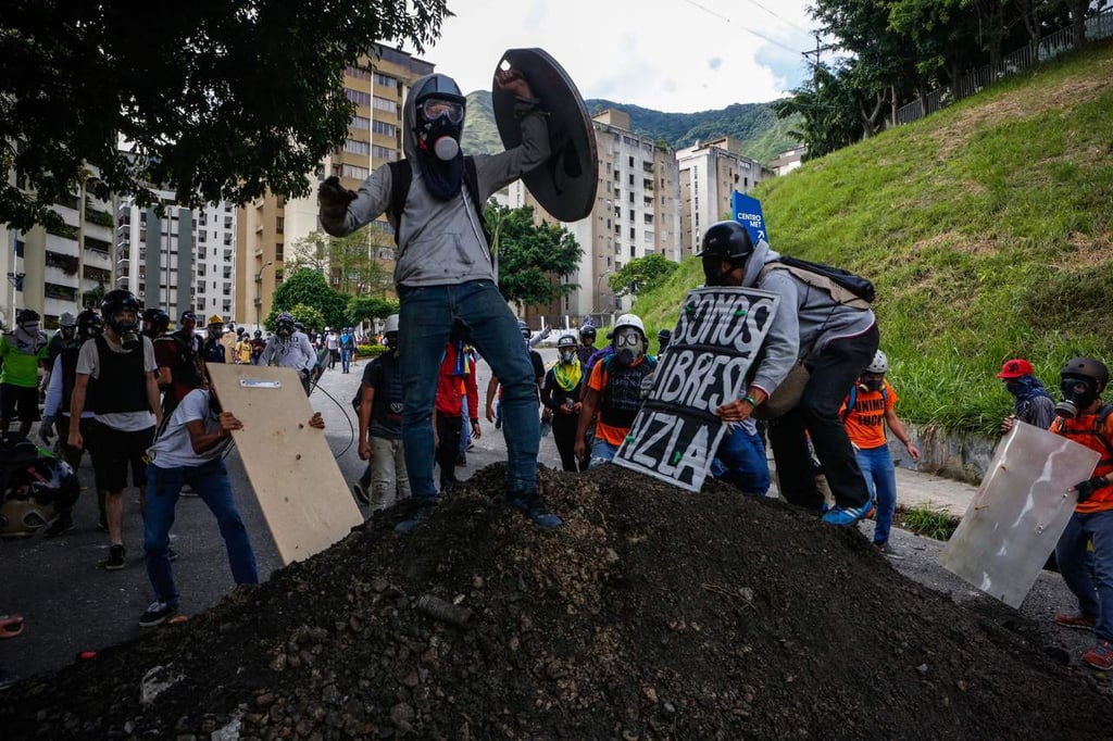 Muerte de estudiante eleva a 69 las víctimas en protestas en Venezuela