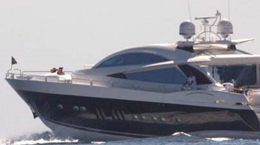 Yate de Luis Miguel es embargado en Miami